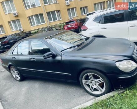 Синий Мерседес С Класс, объемом двигателя 3.8 л и пробегом 300 тыс. км за 3500 $, фото 3 на Automoto.ua