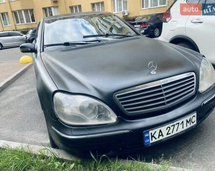 Синий Мерседес С Класс, объемом двигателя 3.8 л и пробегом 300 тыс. км за 3500 $, фото 1 на Automoto.ua