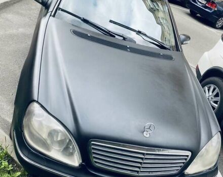 Синий Мерседес С Класс, объемом двигателя 3.8 л и пробегом 300 тыс. км за 3500 $, фото 2 на Automoto.ua