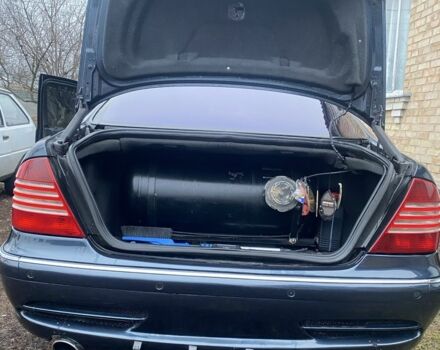 Синий Мерседес С Класс, объемом двигателя 5 л и пробегом 443 тыс. км за 4500 $, фото 4 на Automoto.ua