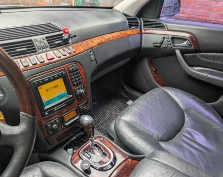 Синий Мерседес С Класс, объемом двигателя 5 л и пробегом 320 тыс. км за 4900 $, фото 6 на Automoto.ua