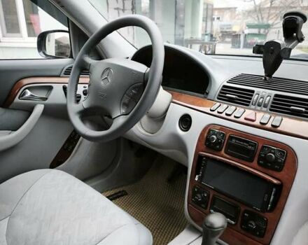 Синій Мерседес С Клас, об'ємом двигуна 3.2 л та пробігом 360 тис. км за 5800 $, фото 25 на Automoto.ua