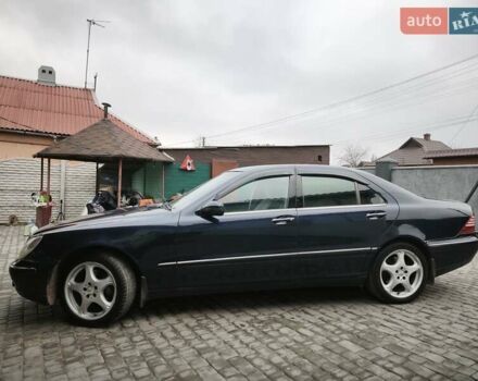 Синій Мерседес С Клас, об'ємом двигуна 3.2 л та пробігом 360 тис. км за 5800 $, фото 2 на Automoto.ua