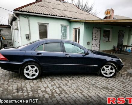 Синій Мерседес С Клас, об'ємом двигуна 3.2 л та пробігом 318 тис. км за 5800 $, фото 5 на Automoto.ua