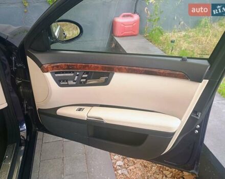 Синий Мерседес С Класс, объемом двигателя 5.5 л и пробегом 350 тыс. км за 11300 $, фото 19 на Automoto.ua