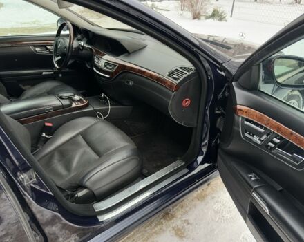 Синий Мерседес С Класс, объемом двигателя 3.5 л и пробегом 340 тыс. км за 7999 $, фото 6 на Automoto.ua