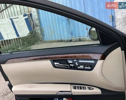 Синий Мерседес С Класс, объемом двигателя 2.99 л и пробегом 328 тыс. км за 13800 $, фото 5 на Automoto.ua