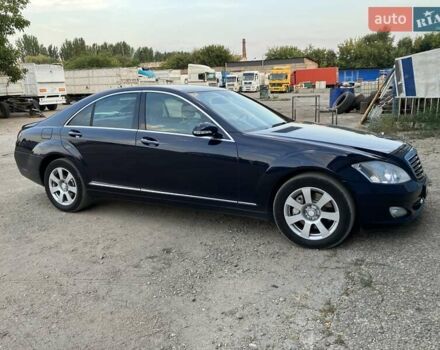 Синий Мерседес С Класс, объемом двигателя 2.99 л и пробегом 328 тыс. км за 13800 $, фото 1 на Automoto.ua
