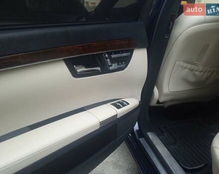 Синій Мерседес С Клас, об'ємом двигуна 4 л та пробігом 220 тис. км за 18400 $, фото 7 на Automoto.ua