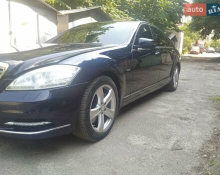 Синій Мерседес С Клас, об'ємом двигуна 4 л та пробігом 220 тис. км за 18400 $, фото 2 на Automoto.ua