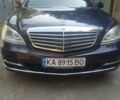 Синий Мерседес С Класс, объемом двигателя 4 л и пробегом 220 тыс. км за 18400 $, фото 1 на Automoto.ua