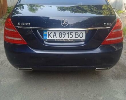 Синій Мерседес С Клас, об'ємом двигуна 4 л та пробігом 220 тис. км за 18400 $, фото 3 на Automoto.ua