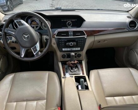 Синій Мерседес С Клас, об'ємом двигуна 2.2 л та пробігом 173 тис. км за 12390 $, фото 38 на Automoto.ua