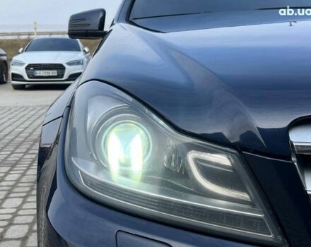 Синій Мерседес С Клас, об'ємом двигуна 2.2 л та пробігом 173 тис. км за 12390 $, фото 3 на Automoto.ua