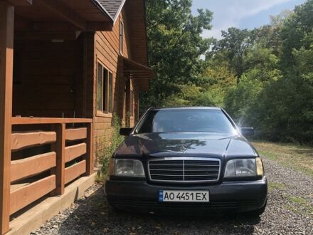 Синій Мерседес С Клас, об'ємом двигуна 3.2 л та пробігом 400 тис. км за 3000 $, фото 1 на Automoto.ua