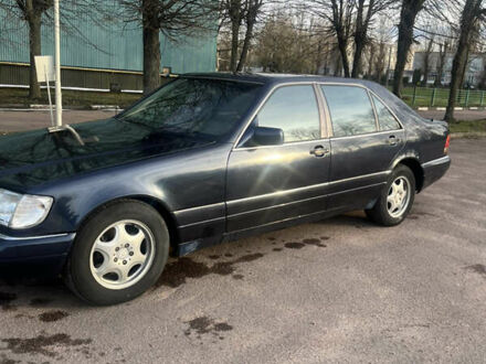 Синій Мерседес С Клас, об'ємом двигуна 3.2 л та пробігом 400 тис. км за 5500 $, фото 1 на Automoto.ua