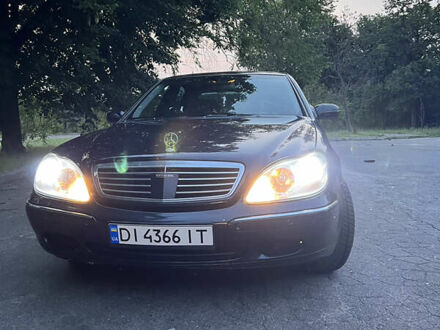 Синий Мерседес С Класс, объемом двигателя 5 л и пробегом 370 тыс. км за 4500 $, фото 1 на Automoto.ua