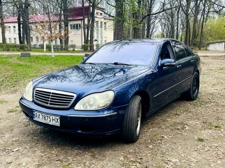 Синій Мерседес С Клас, об'ємом двигуна 4.3 л та пробігом 300 тис. км за 3300 $, фото 1 на Automoto.ua