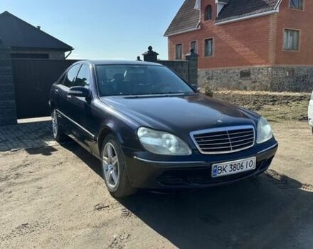 Синий Мерседес С Класс, объемом двигателя 3.2 л и пробегом 319 тыс. км за 4100 $, фото 1 на Automoto.ua