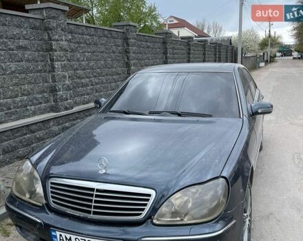 Синий Мерседес С Класс, объемом двигателя 5 л и пробегом 320 тыс. км за 3200 $, фото 1 на Automoto.ua