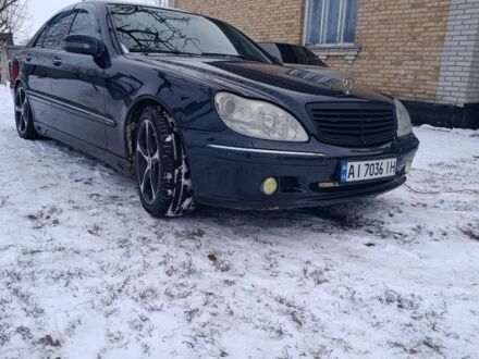 Синий Мерседес С Класс, объемом двигателя 5 л и пробегом 443 тыс. км за 3999 $, фото 1 на Automoto.ua