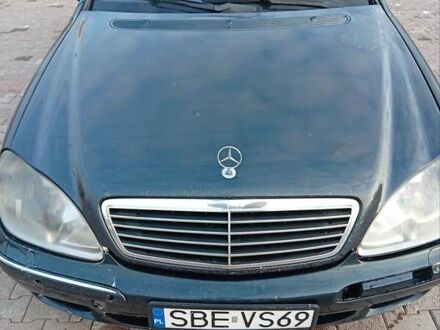 Синій Мерседес С Клас, об'ємом двигуна 3.2 л та пробігом 300 тис. км за 2500 $, фото 1 на Automoto.ua