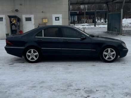 Синій Мерседес С Клас, об'ємом двигуна 3.2 л та пробігом 320 тис. км за 1800 $, фото 1 на Automoto.ua