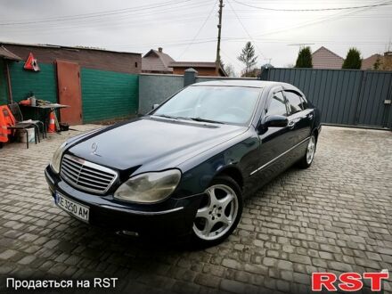 Синій Мерседес С Клас, об'ємом двигуна 3.2 л та пробігом 318 тис. км за 5800 $, фото 1 на Automoto.ua