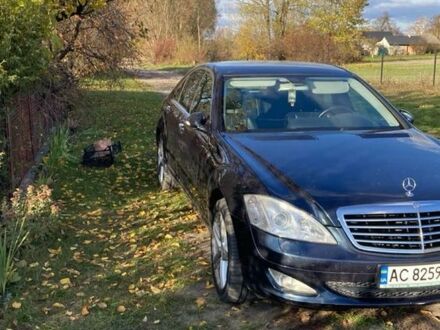 Синий Мерседес С Класс, объемом двигателя 3.5 л и пробегом 244 тыс. км за 8500 $, фото 1 на Automoto.ua