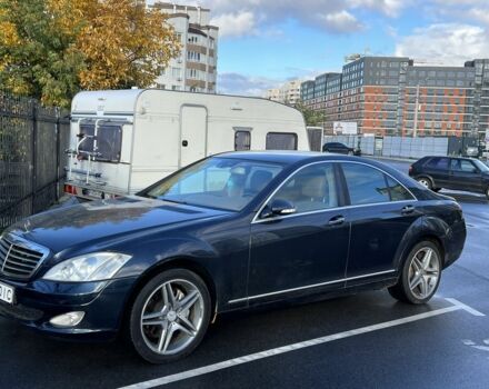 Синий Мерседес С Класс, объемом двигателя 3.5 л и пробегом 350 тыс. км за 6900 $, фото 1 на Automoto.ua