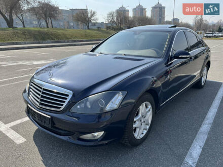 Синий Мерседес С Класс, объемом двигателя 3 л и пробегом 370 тыс. км за 5500 $, фото 1 на Automoto.ua
