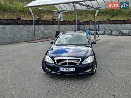 Мерседес С Класс 2007 в Ровно на Automoto.ua Синий Мерседес С Класс, объемом двигателя 5.46 л и пробегом 288 тыс. км за 9799 $, фото 1 на Automoto.ua