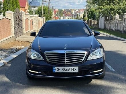Синий Мерседес С Класс, объемом двигателя 5.5 л и пробегом 320 тыс. км за 15000 $, фото 1 на Automoto.ua