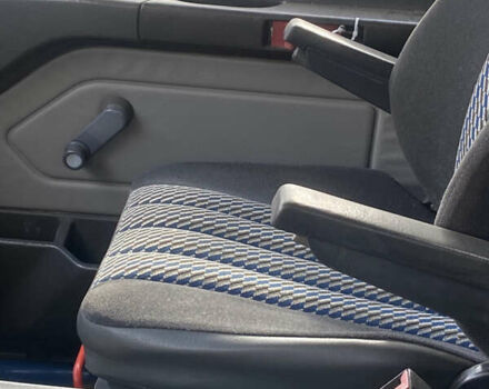 Синій Мерседес SK-Series, об'ємом двигуна 0 л та пробігом 3 тис. км за 25584 $, фото 8 на Automoto.ua