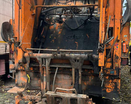 Оранжевый Мерседес SK-Series, объемом двигателя 10.96 л и пробегом 359 тыс. км за 16499 $, фото 1 на Automoto.ua