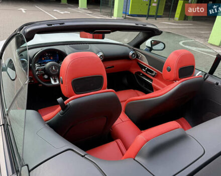 Мерседес СЛ-Клас 2023 у Києві на Automoto.ua Білий Мерседес СЛ-Клас, об'ємом двигуна 2 л та пробігом 15 тис. км за 113000 $, фото 25 на Automoto.ua