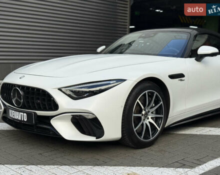 Мерседес СЛ-Клас 2023 у Києві на Automoto.ua Білий Мерседес СЛ-Клас, об'ємом двигуна 2 л та пробігом 15 тис. км за 113000 $, фото 1 на Automoto.ua
