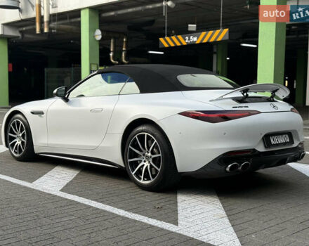 Мерседес СЛ-Клас 2023 у Києві на Automoto.ua Білий Мерседес СЛ-Клас, об'ємом двигуна 2 л та пробігом 15 тис. км за 113000 $, фото 6 на Automoto.ua