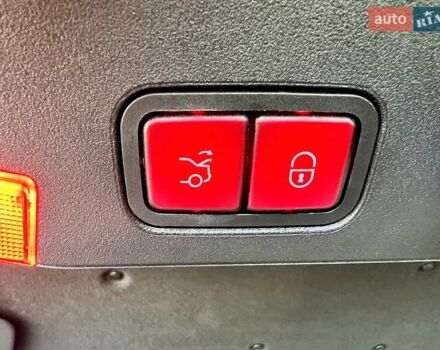 Белый Мерседес СЛ-Класс, объемом двигателя 3 л и пробегом 75 тыс. км за 58999 $, фото 21 на Automoto.ua