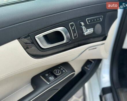 Белый Мерседес СЛ-Класс, объемом двигателя 3 л и пробегом 15 тыс. км за 68500 $, фото 27 на Automoto.ua