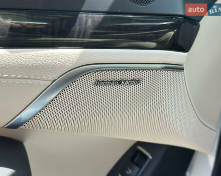 Белый Мерседес СЛ-Класс, объемом двигателя 3 л и пробегом 15 тыс. км за 68500 $, фото 48 на Automoto.ua