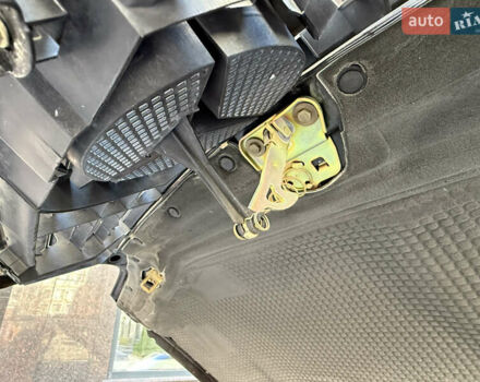 Черный Мерседес СЛ-Класс, объемом двигателя 5 л и пробегом 107 тыс. км за 80000 $, фото 69 на Automoto.ua