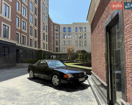 Черный Мерседес СЛ-Класс, объемом двигателя 5 л и пробегом 107 тыс. км за 80000 $, фото 4 на Automoto.ua