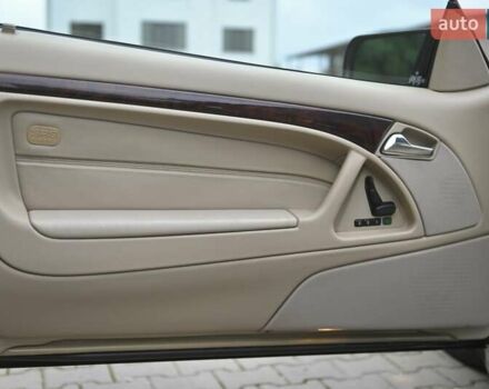 Черный Мерседес СЛ-Класс, объемом двигателя 5 л и пробегом 107 тыс. км за 79999 $, фото 12 на Automoto.ua