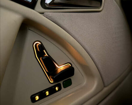 Черный Мерседес СЛ-Класс, объемом двигателя 5 л и пробегом 107 тыс. км за 80000 $, фото 88 на Automoto.ua