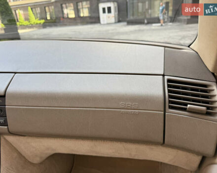 Черный Мерседес СЛ-Класс, объемом двигателя 5 л и пробегом 107 тыс. км за 80000 $, фото 30 на Automoto.ua