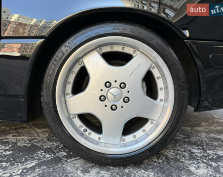 Черный Мерседес СЛ-Класс, объемом двигателя 5 л и пробегом 107 тыс. км за 80000 $, фото 22 на Automoto.ua