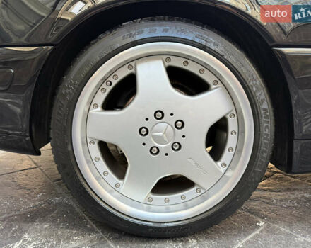 Черный Мерседес СЛ-Класс, объемом двигателя 5 л и пробегом 107 тыс. км за 80000 $, фото 23 на Automoto.ua