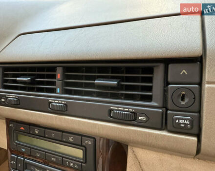 Черный Мерседес СЛ-Класс, объемом двигателя 5 л и пробегом 107 тыс. км за 80000 $, фото 44 на Automoto.ua