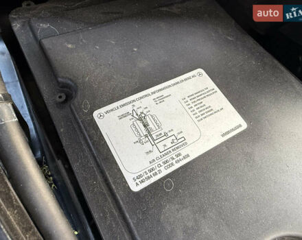 Черный Мерседес СЛ-Класс, объемом двигателя 5 л и пробегом 107 тыс. км за 80000 $, фото 70 на Automoto.ua